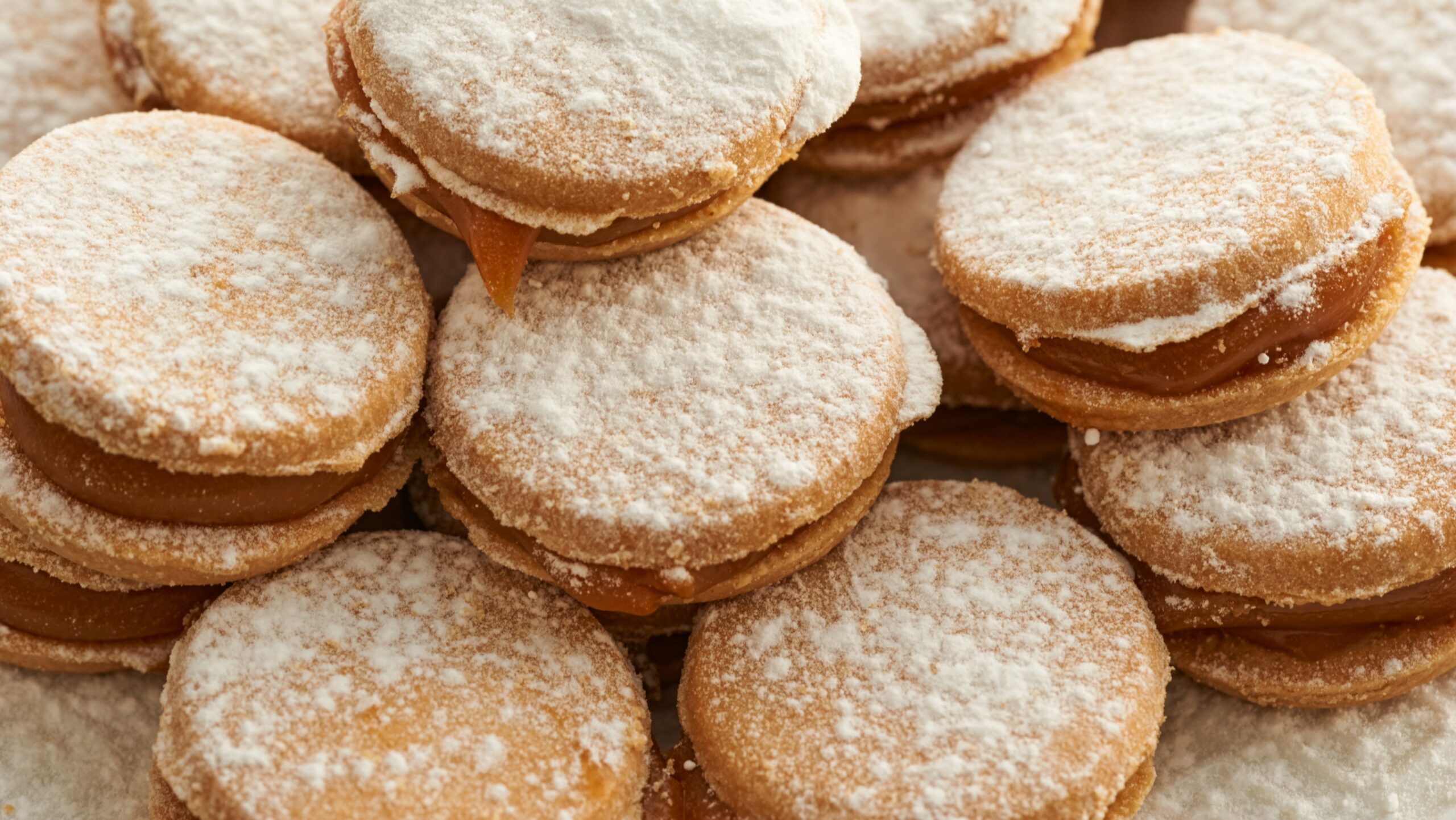 Sweetened condensed milk used to make alfajores